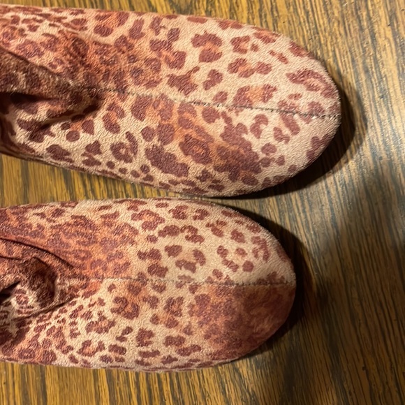 Woman’s leapoard print ankle boots never wore impo stretch size 9 - Picture 2 of 6